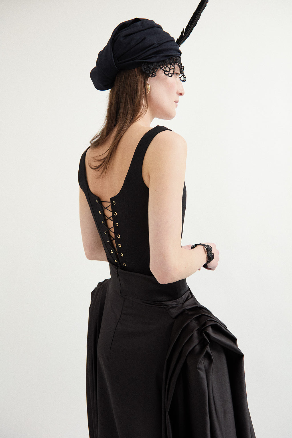NOIR LACE-UP CORSET
