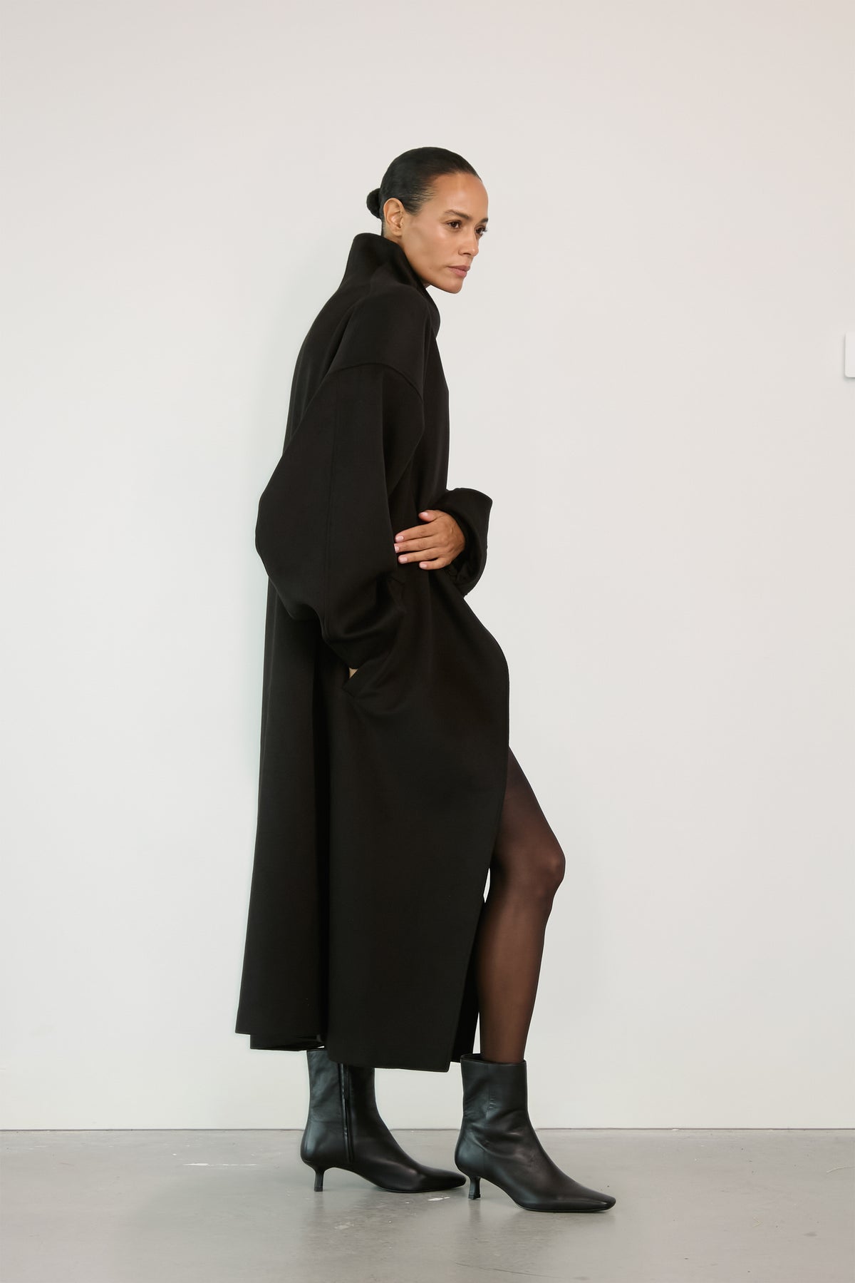 NOIR MONOLITH COAT