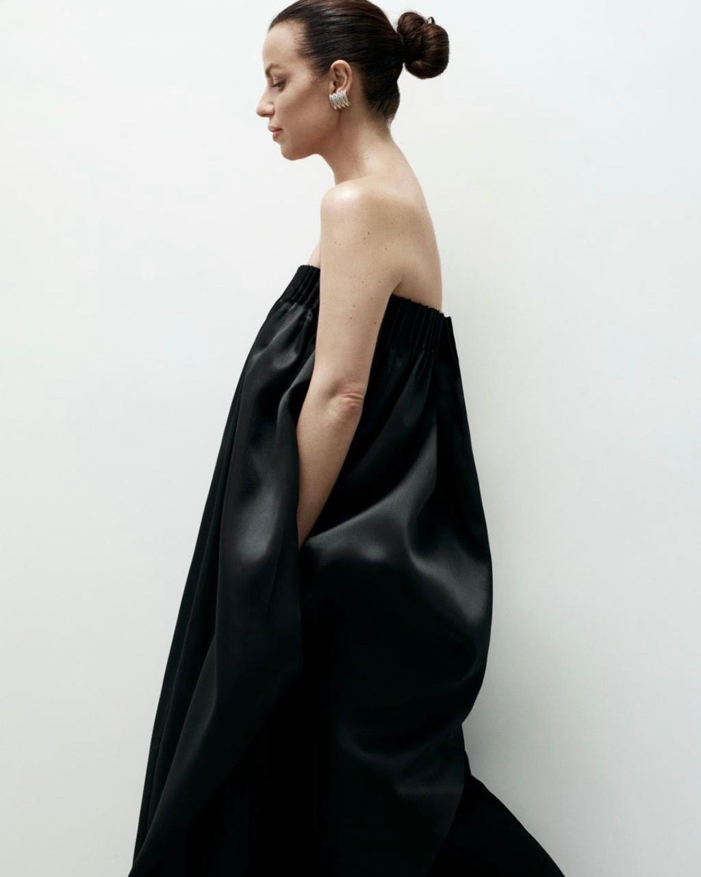 SCULPTED STRAPLESS DRESS