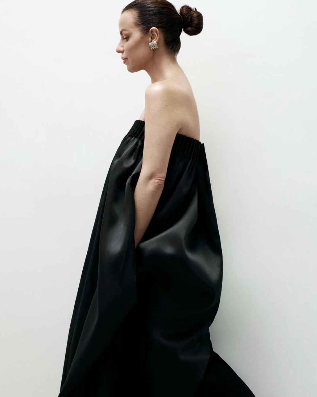 SCULPTED STRAPLESS DRESS