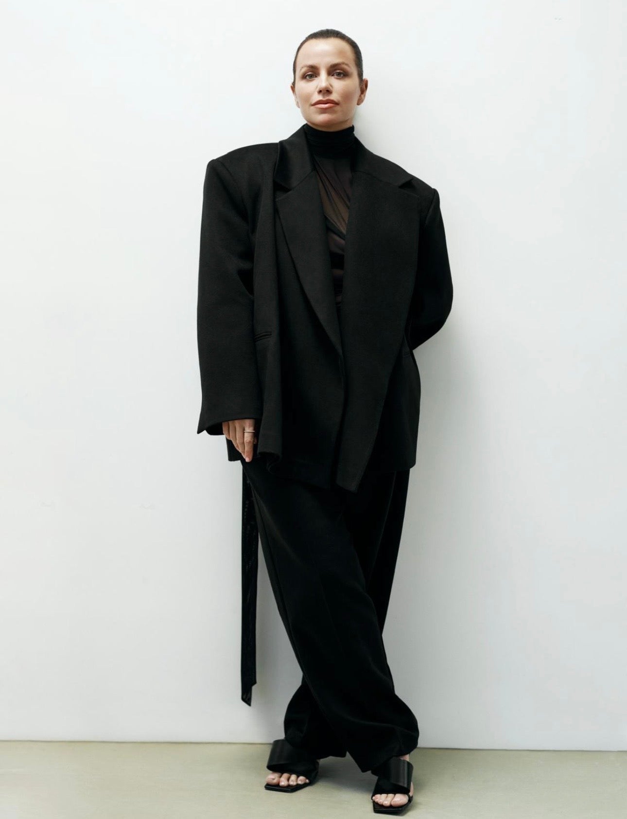 BLACK CONTOUR TROUSERS